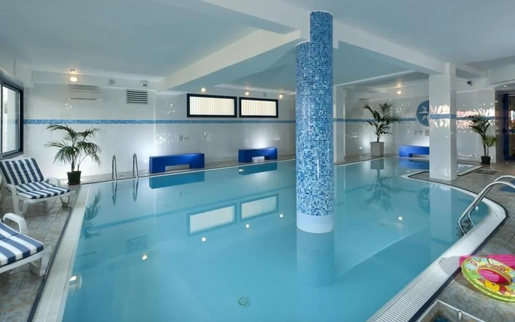 Piscina Interna Hotel Nord Est