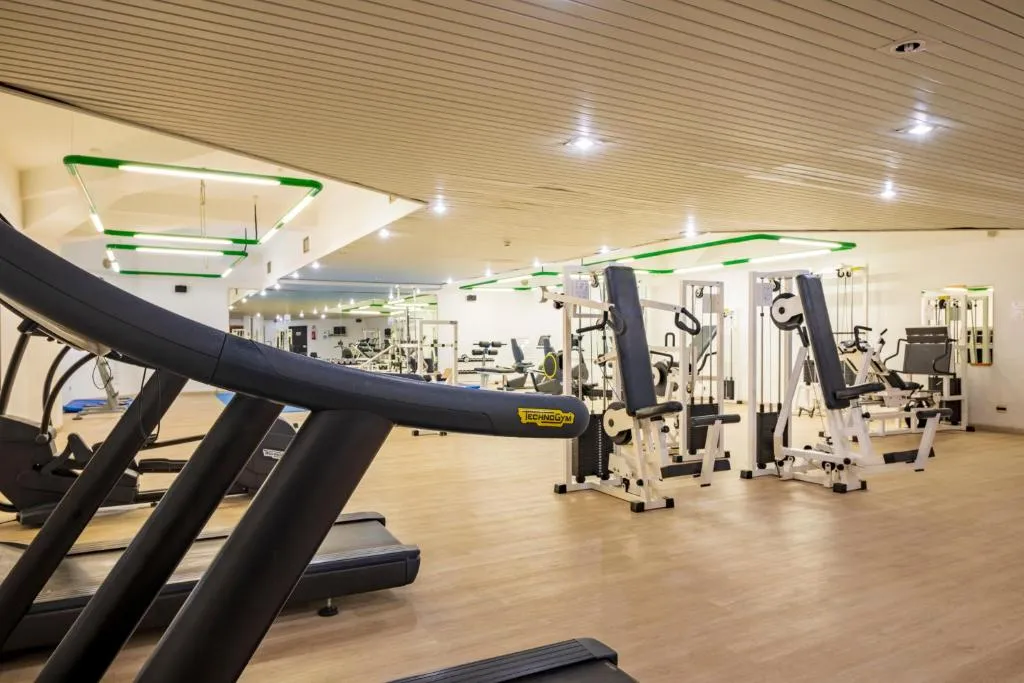 Palestra attrezzata con tapis roulant e macchinari Technogym