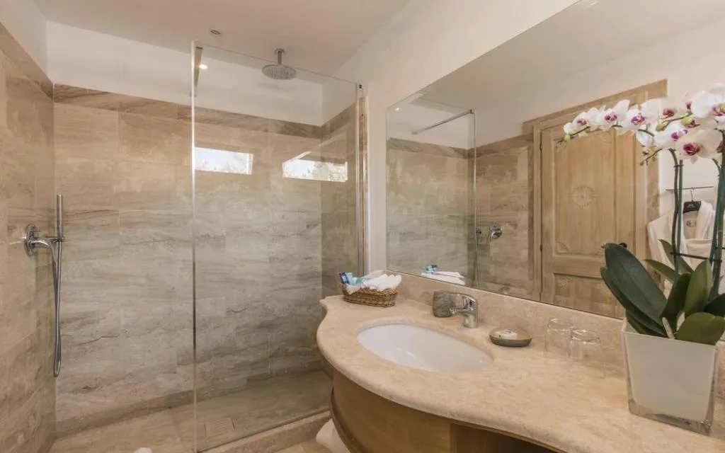 Bagno Camera Junior Suite Con Piscina